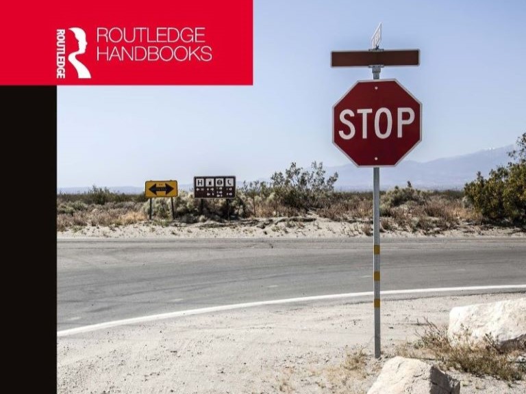 Ausfahrt mit Stopschild, Ausschnitt eines Routledge Handbook-Covers